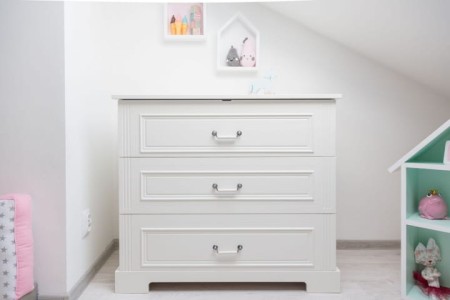Ines_white_chest_of_drawers_04.jpg