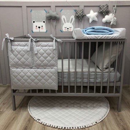 pikowany-organizer-na-lozeczko (1).jpg