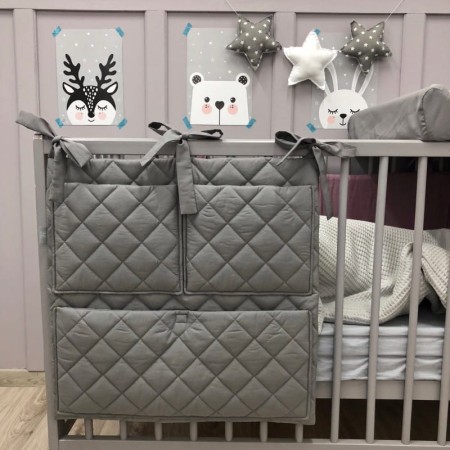 pikowany-organizer-na-lozeczko (3).jpg