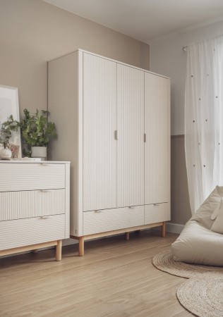 Miloo_champagne_lifestyle_3 — kopia.jpg