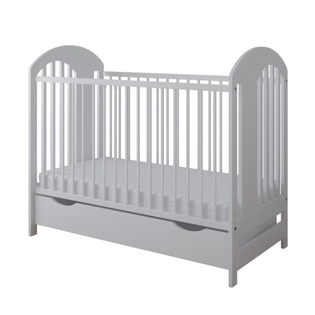 Białe łóżeczko niemowlęce Teddy 120x60 z ozdobnym frezem misia i szufladą na dole