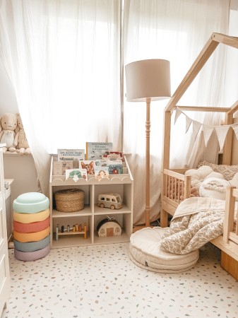 Polka_na_ksiazki_BookNook_latte_03.jpg