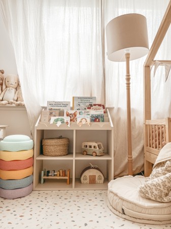 Polka_na_ksiazki_BookNook_latte_05.jpg
