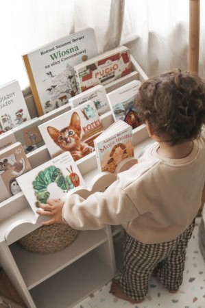 Polka_na_ksiazki_BookNook_latte_08.jpg