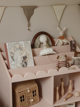 Polka_na_ksiazki_BookNook_rose_09.jpg