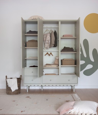 Szafa 3-drzwiowa z szufladami do pokoju dziecięcego lub młodzieżowego - Wnętrze