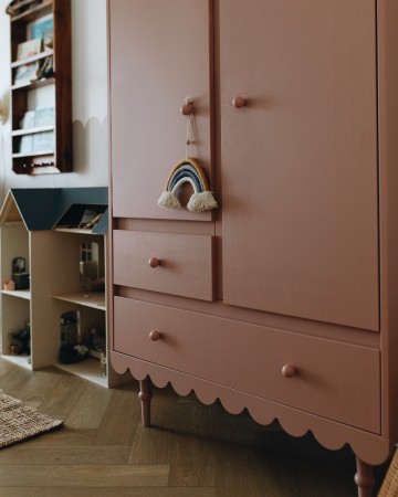 Szafa_2drzwiowa_z_szufladami_babushka_różowa_05.jpeg