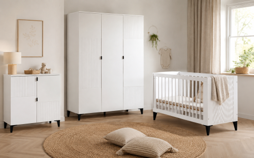 Przejdź do produktu Zestaw mebli MIA – łóżeczko 120x60, komoda mini i szafa 3-drzwiowa do pokoju niemowlaka