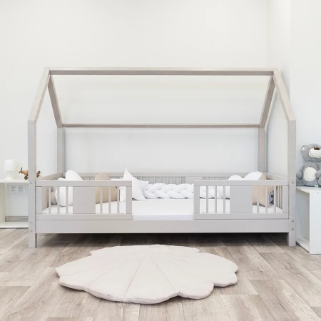 Łóżko dziecięce LUMI Roof II z barierkami na nóżce 10cm