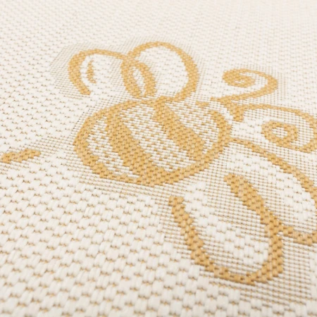 Kremowo-miodowy dywan Rabbit and Bee do pokoju dziecka