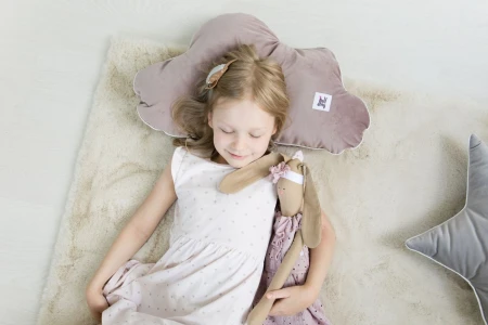 Welurowa_Poduszka_Ozdobna_Lavender_03.webp