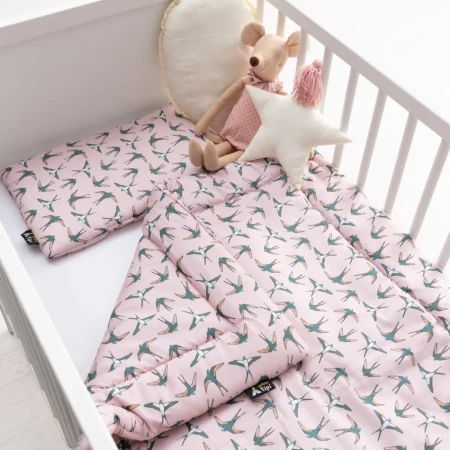 Pudroworóżowa pościel Sweet Dream Martin w zielone jaskółki