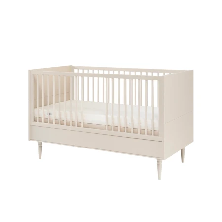 Łóżeczko Petite z widocznymi wyjmowanymi szczebelkami