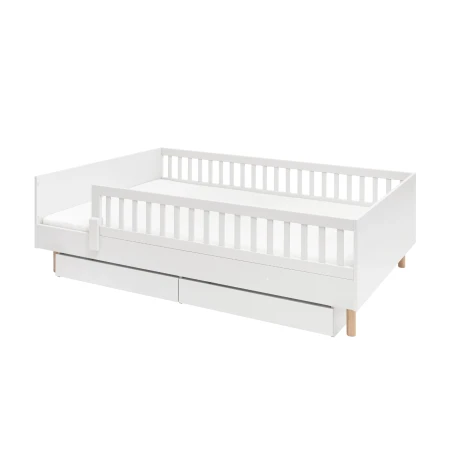 Białe Łóżko Luno Montessori 200x140 z barierką – zdjęcie na białym tle z nóżkami i szufladą