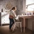 COLLET_biurko-3S_rozowy_aranzacja_02.webp