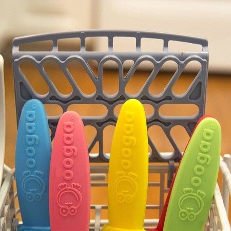 oogaa-green-train-silikonowa-lyzeczka-do-karmienia (5).jpg