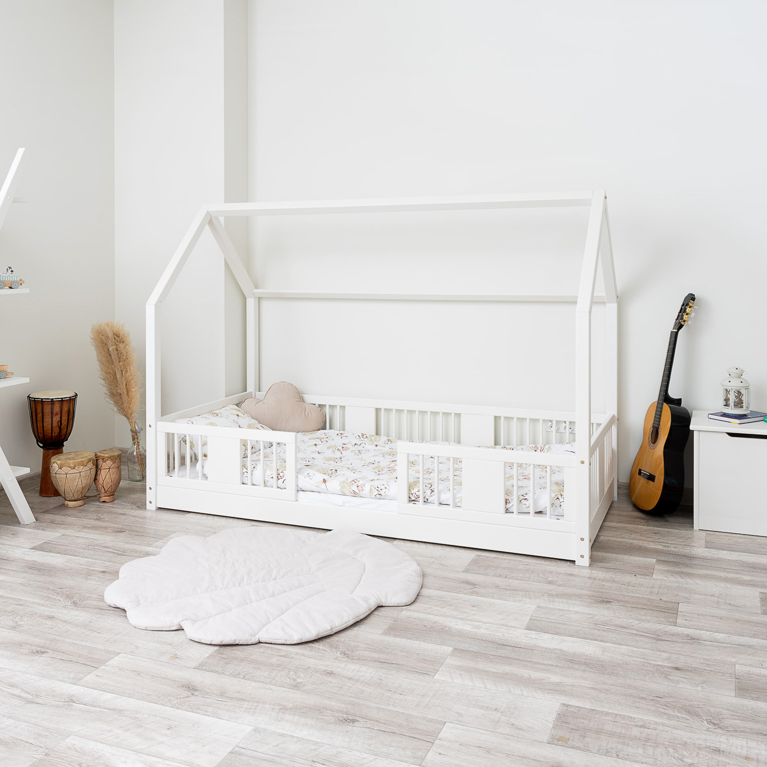 Drewniane łóżko dziecięce LUMI Roof II bez nóżek - Montessori