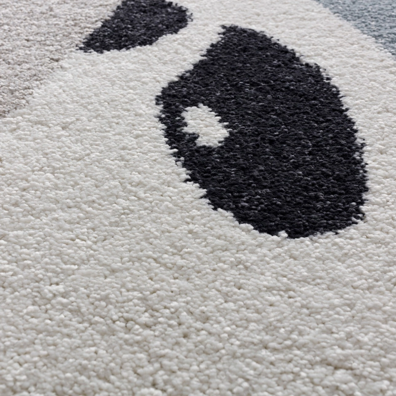 Wielokolorowy dywan Shy Panda do pokoju dziecka