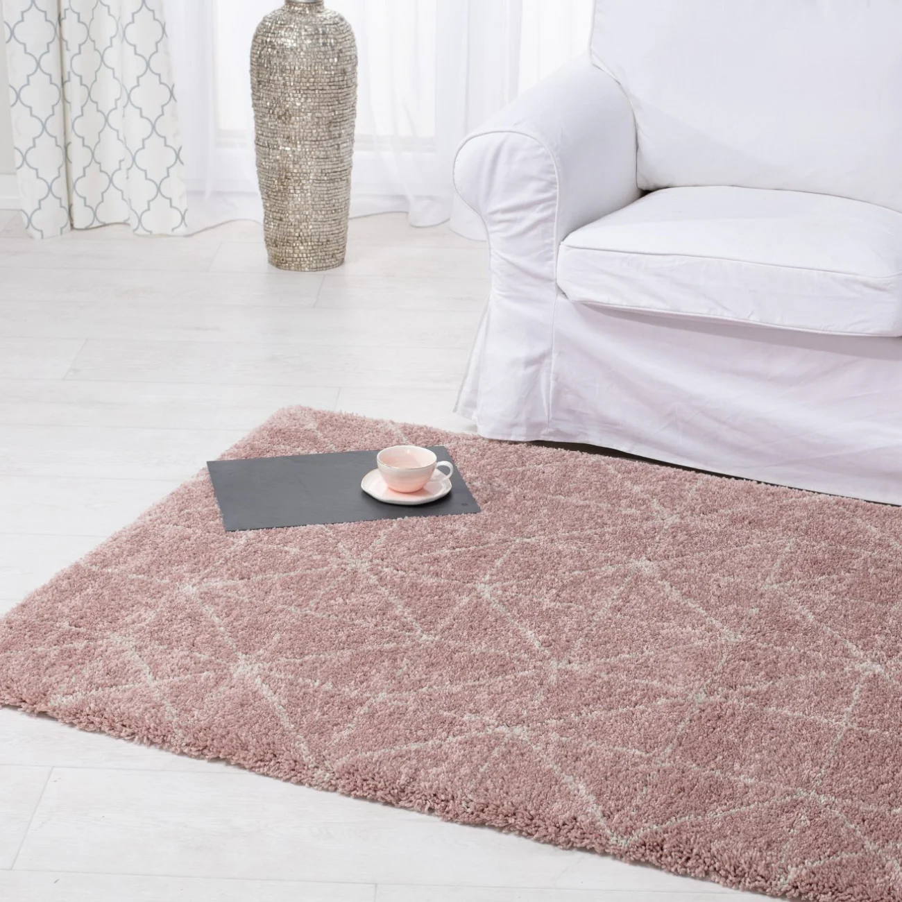 Różowy dywan Royal Nomadic Living Rose z geometrycznym wzorem - Aranżacja